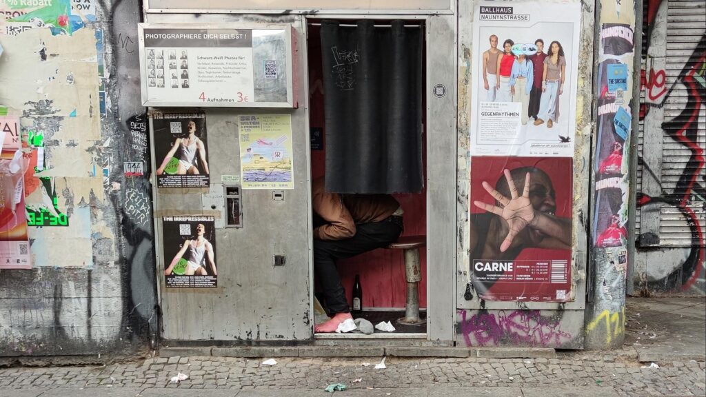 Zahl der Drogentoten auch 2024 auf hohem Niveau 6 Obdachloser in Photoautomat (Archiv)