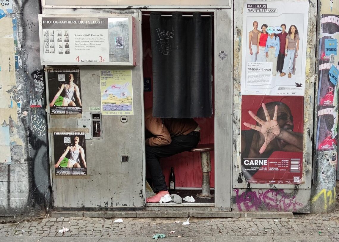 Obdachloser in Photoautomat (Archiv)