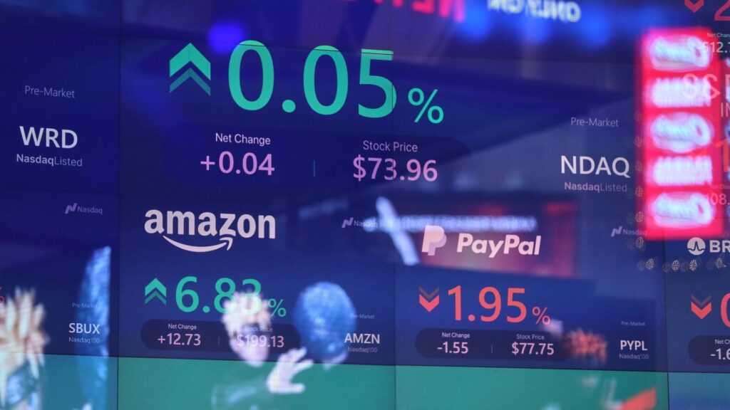 Börsenkurse von Amazon und Paypal an der Nasdaq (Archiv)