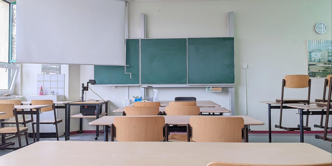 Klassenraum in einer Schule (Archiv)