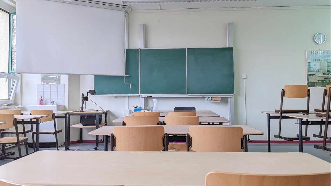 Klassenraum in einer Schule (Archiv)