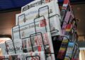 Zeitungen und Zeitschriften an einem Kiosk (Archiv)