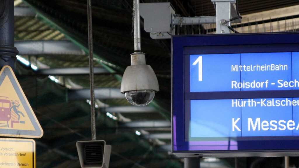 Überwachungskamera am Bonner Hauptbahnhof