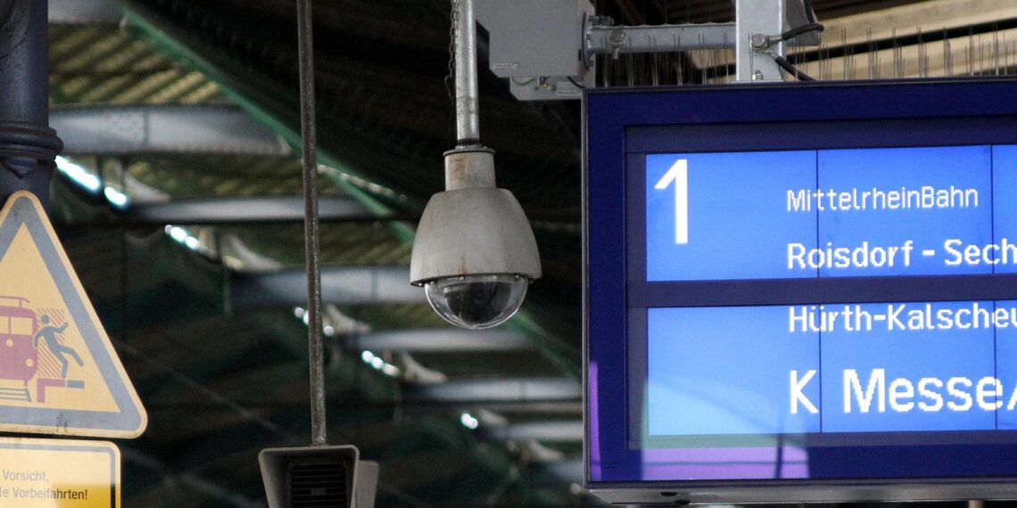Überwachungskamera am Bonner Hauptbahnhof