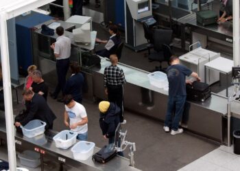 Sicherheitskontrolle am Flughafen