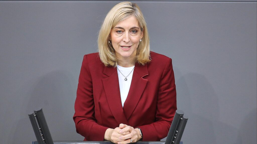 Bericht: Warken rechnet mit deutlich höheren Kassen-Beiträgen 10 Nina Warken (Archiv)