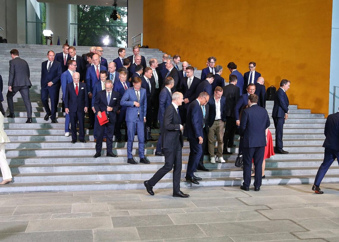 Gruppenfoto zum `Investitionsgipfel` am 21.07.2025