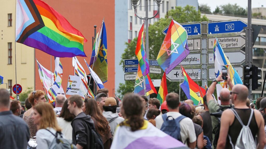 Wegner: "Regenbogenfahne steht für die Grundwerte dieser Stadt" 13 Parade zum Christopher-Street-Day am 26.07.2025
