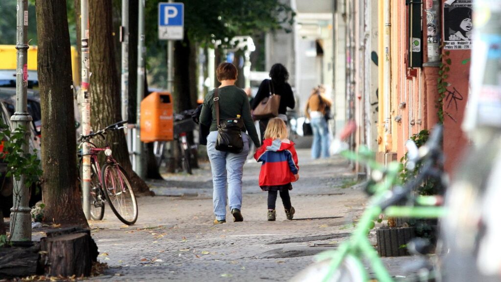 Mutter und Kind (Archiv)