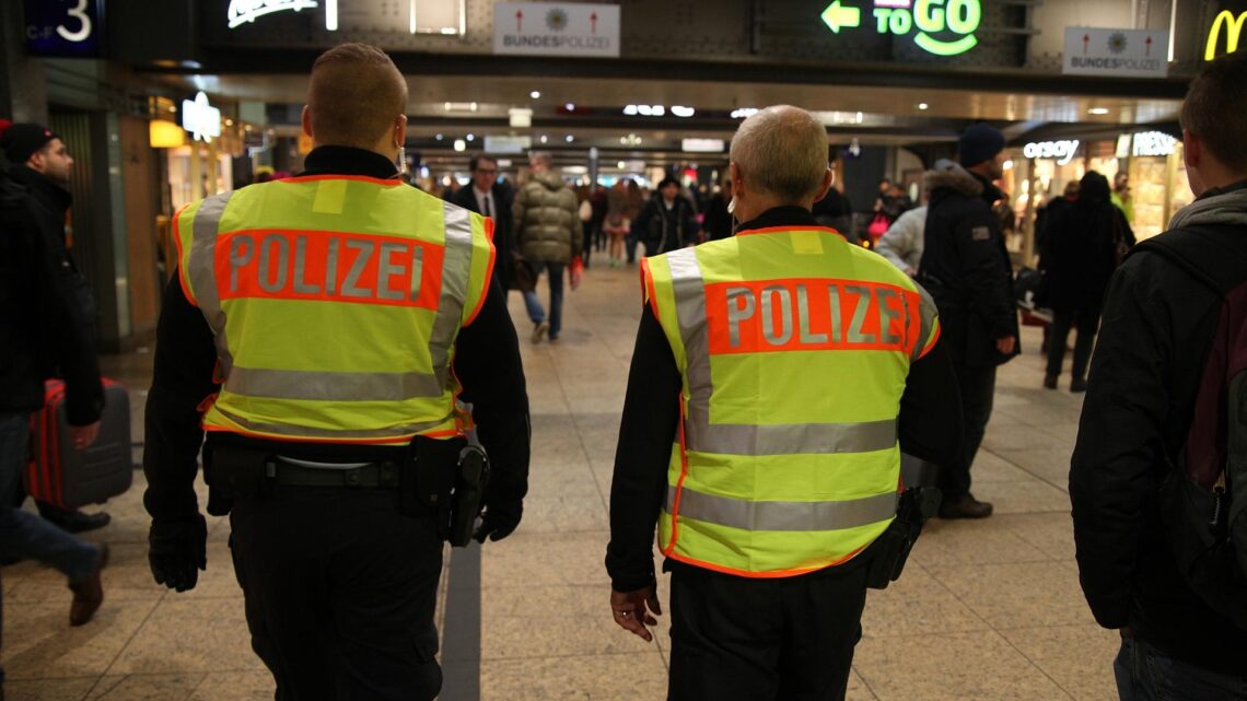 Bundespolizei im Bahnhof (Archiv)