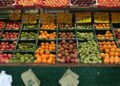 Früchte auf einem Obststand (Archiv)