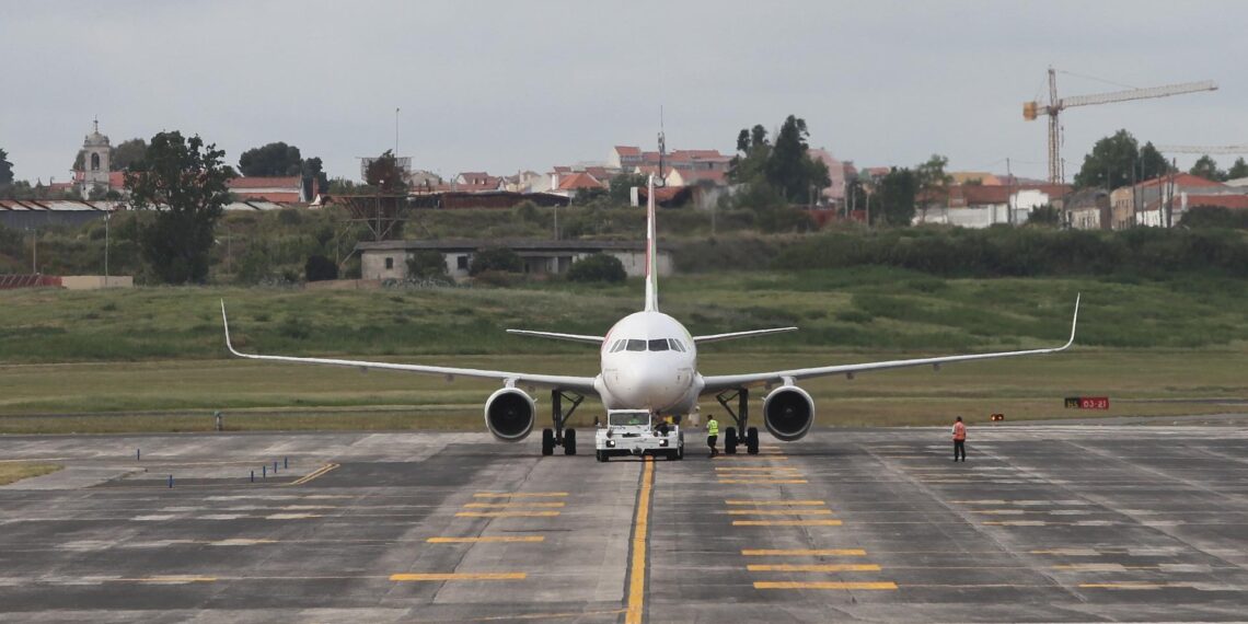 Bericht: Berlin lässt Afghanen aus Pakistan einreisen 1 Flugzeug (Archiv)