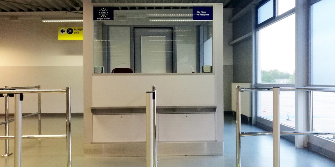 Kontrolle am Flughafen