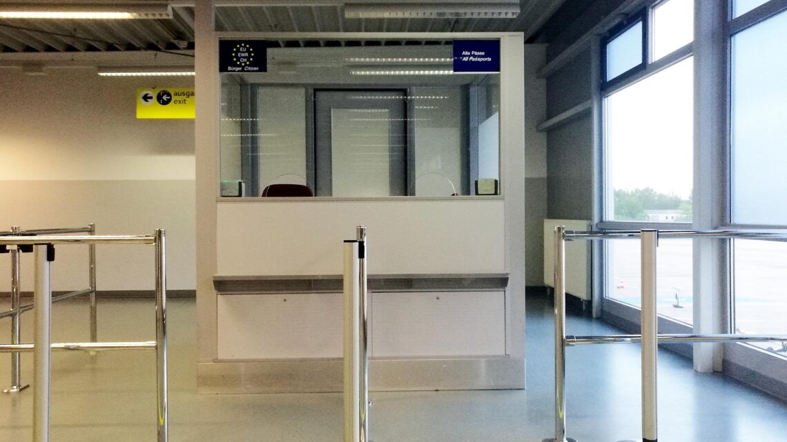 Kontrolle am Flughafen