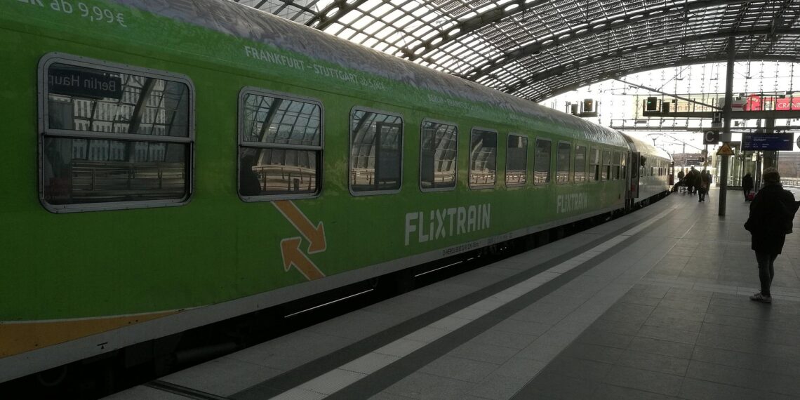 Flix will mit neuen Zügen Preise der Deutschen Bahn unterbieten 1 Flixtrain (Archiv)