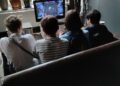 Junge Leute beim Zocken (Archiv)
