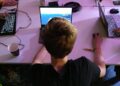Junge Leute beim Zocken (Archiv)