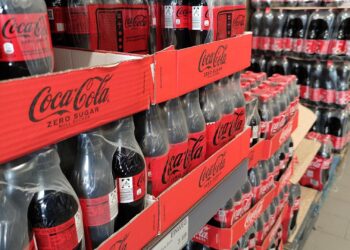 Coca Cola in einem Supermarkt (Archiv)