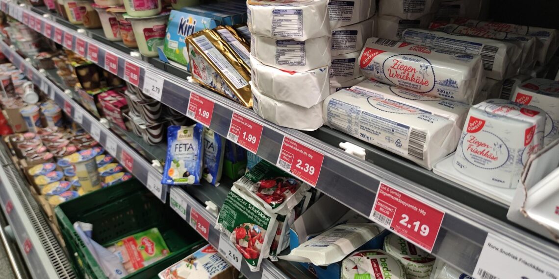 Käse im Supermarkt (Archiv)