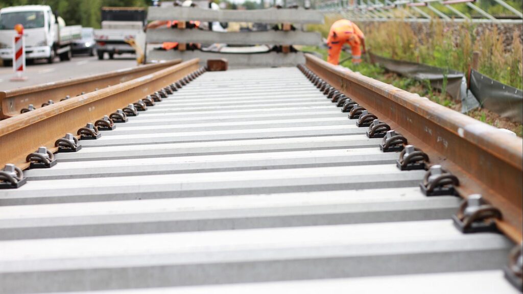 Bauarbeiten an einer Bahnstrecke (Archiv)