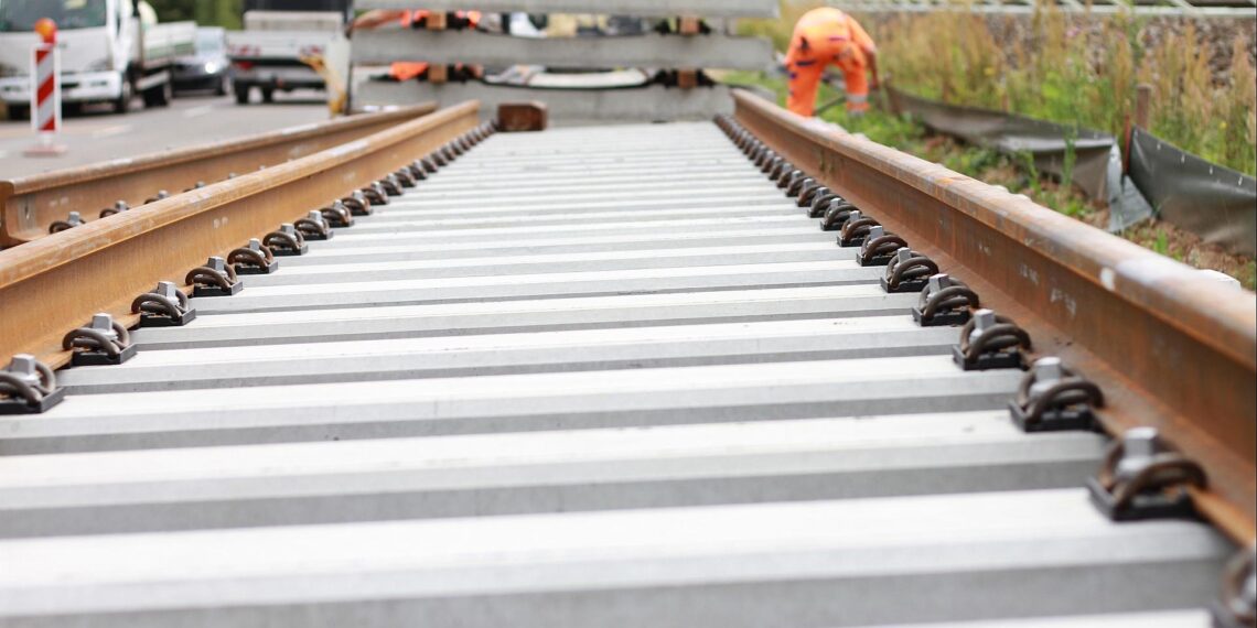 Bauarbeiten an einer Bahnstrecke (Archiv)