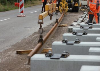 Bauarbeiten an einer Bahnstrecke (Archiv)