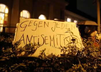 Mahnwache vor der Synagoge (Archiv)