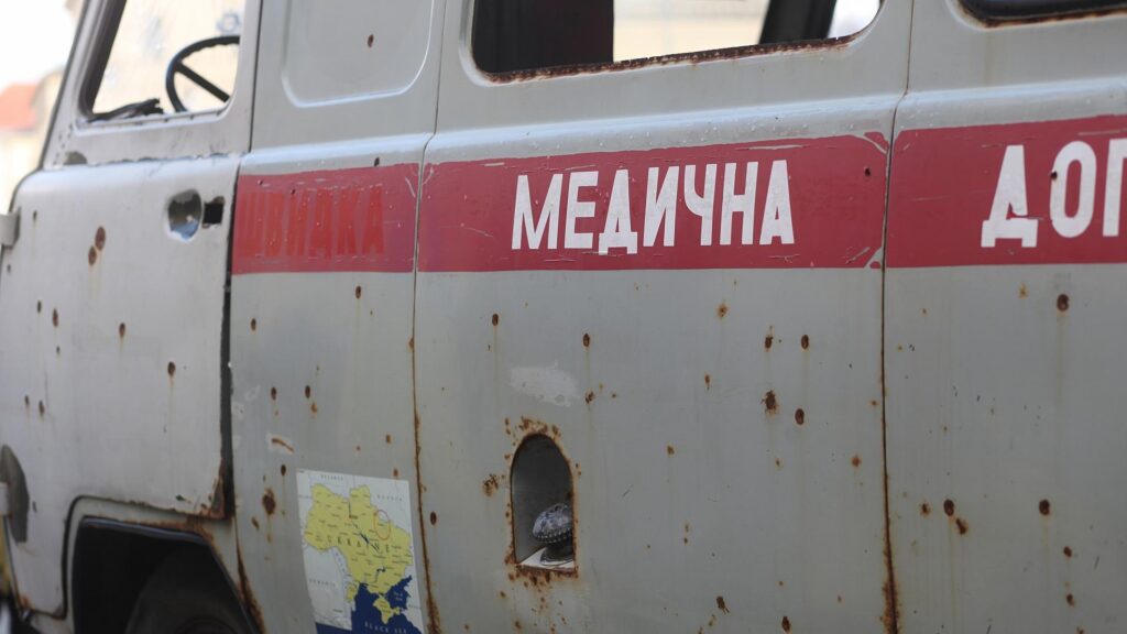 Im Ukraine-Krieg zerschossener Kleinbus (Archiv)