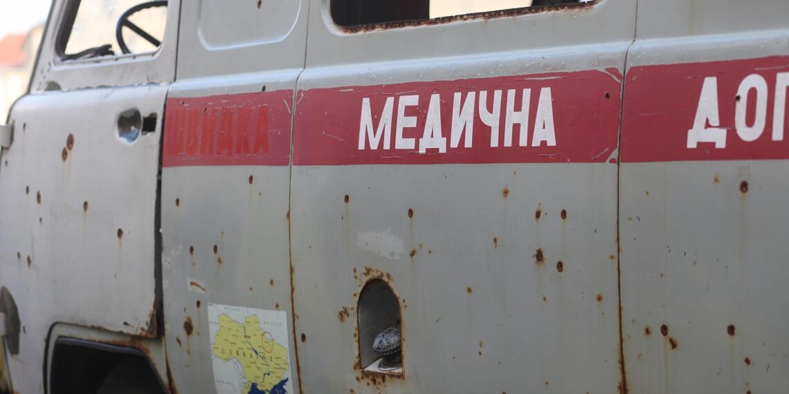 Im Ukraine-Krieg zerschossener Kleinbus (Archiv)