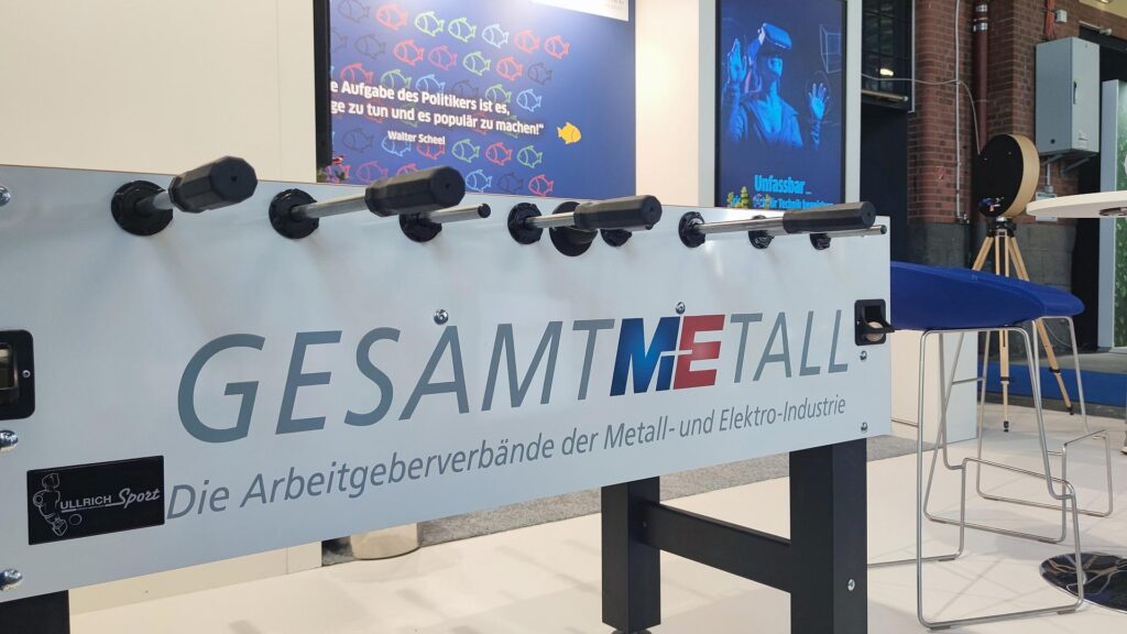 Kicker mit Gesamtmetall-Logo (Archiv)