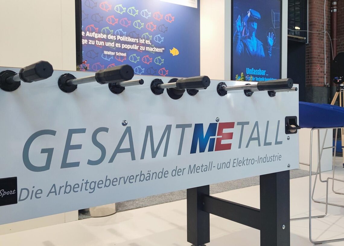 Kicker mit Gesamtmetall-Logo (Archiv)