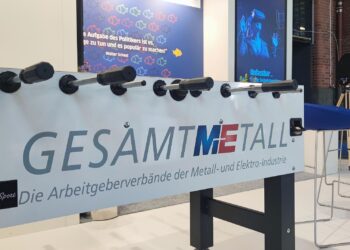 Kicker mit Gesamtmetall-Logo (Archiv)