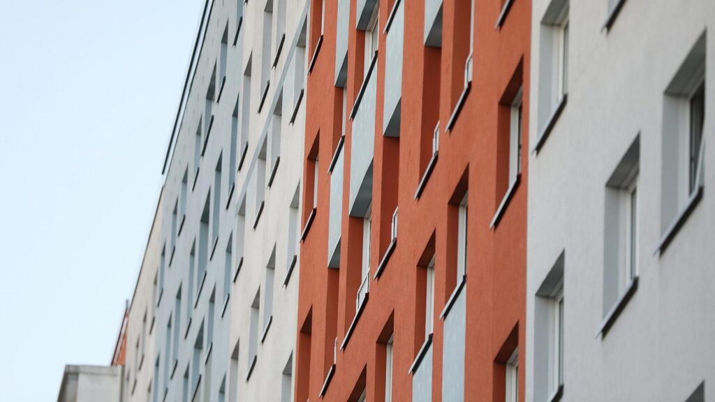 Wohnungen in einem Plattenbau (Archiv)