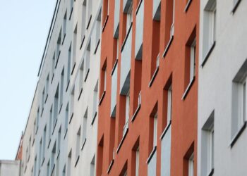 Wohnungen in einem Plattenbau (Archiv)