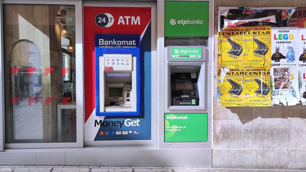 Inflation im Euroraum bleibt im Juli bei 2,0 Prozent 13 Geldautomaten in Kroatien (Archiv)