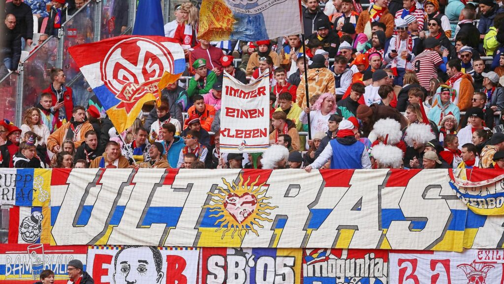 Fans des FSV Mainz 05 (Archiv)