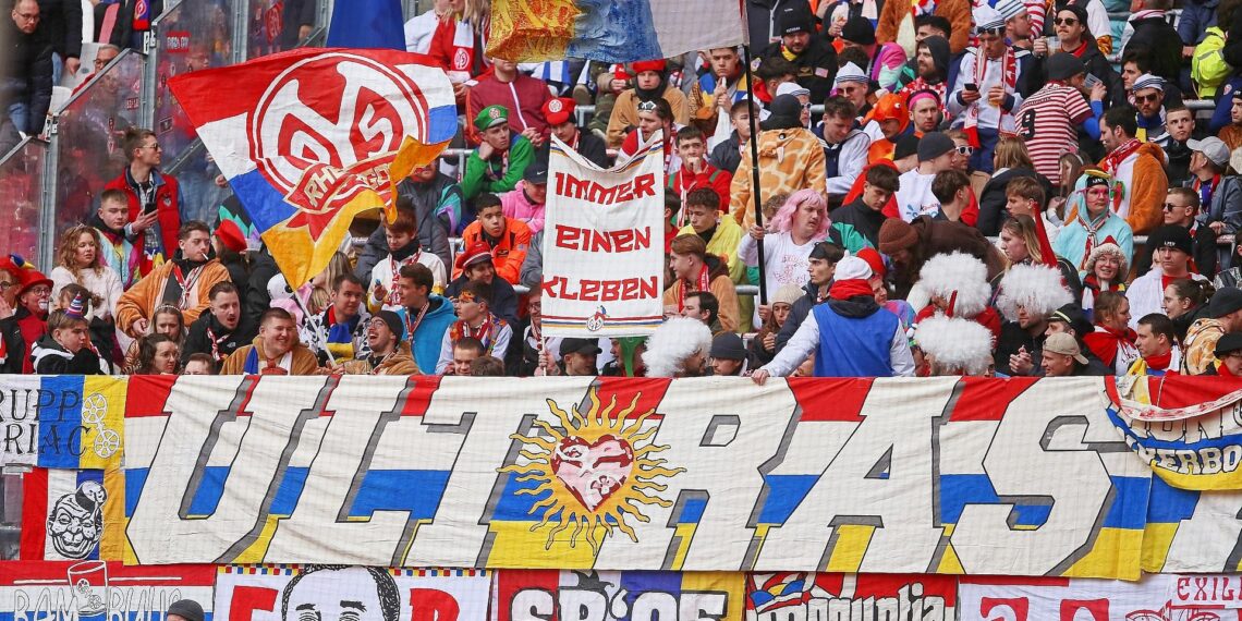 Fans des FSV Mainz 05 (Archiv)