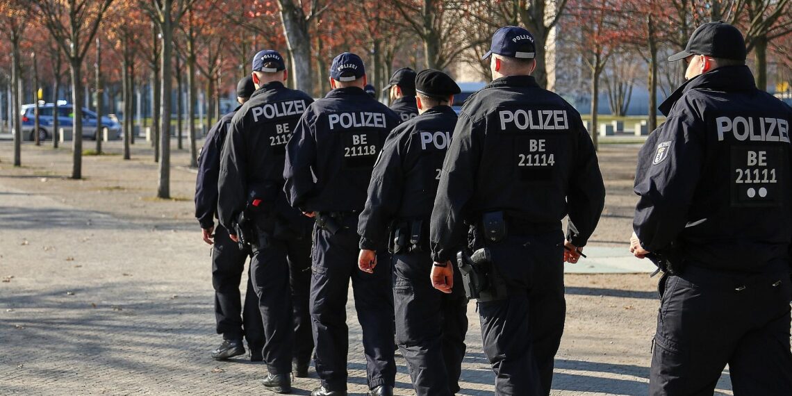 Polizisten (Archiv)