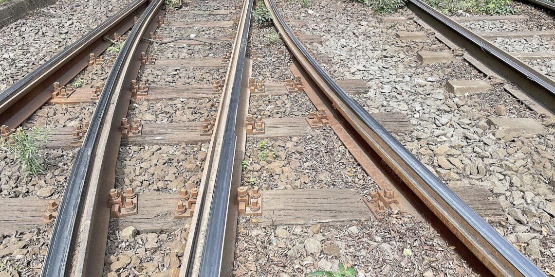 GdP verlangt Arbeitsschutzkonzept für Castortransporte 1 Schienen (Archiv)