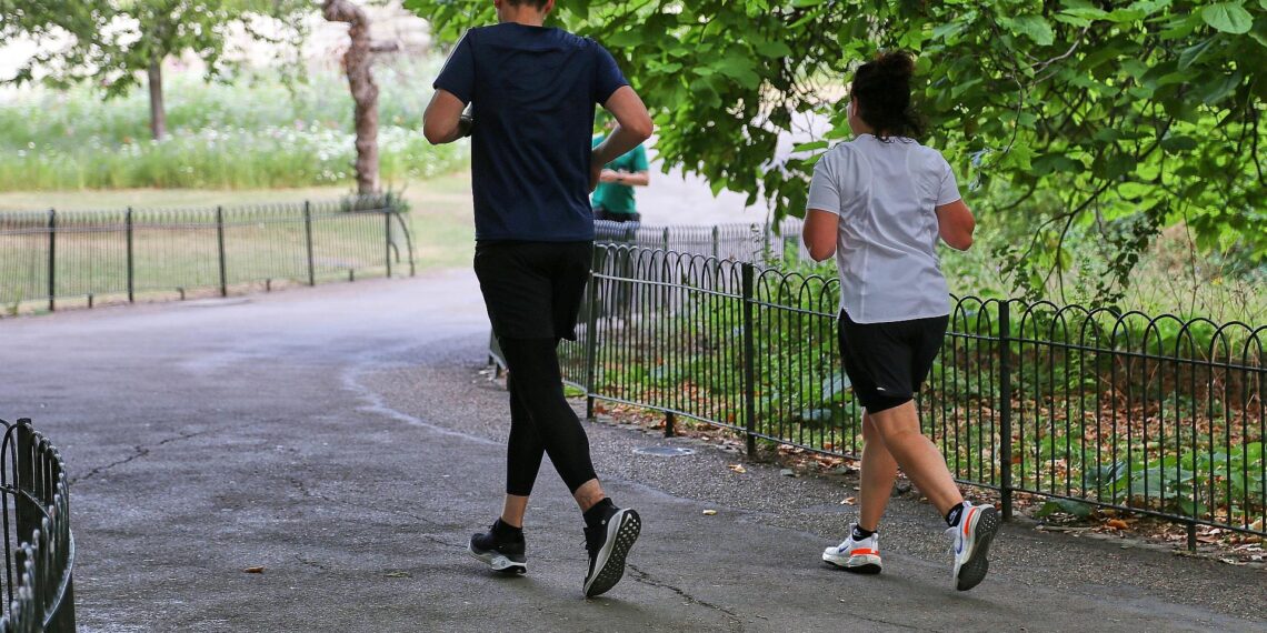 Jogger in einem Park (Archiv)