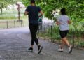 Jogger in einem Park (Archiv)