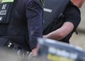 Rechtsextremer Aktivist wird abgeführt am 24.08.2025