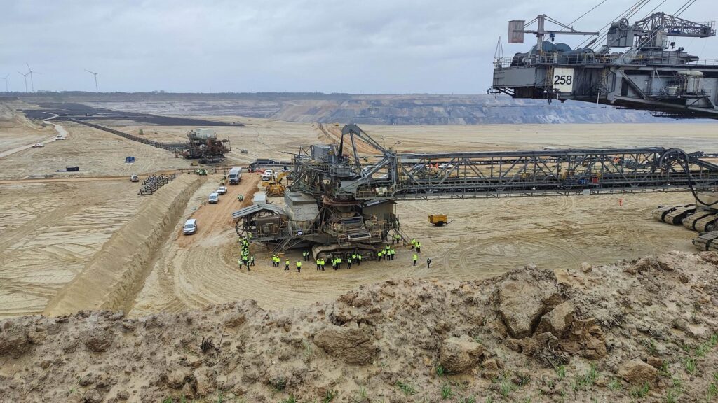 Bagger im Braunkohle-Tagebau Garzweiler (Archiv)