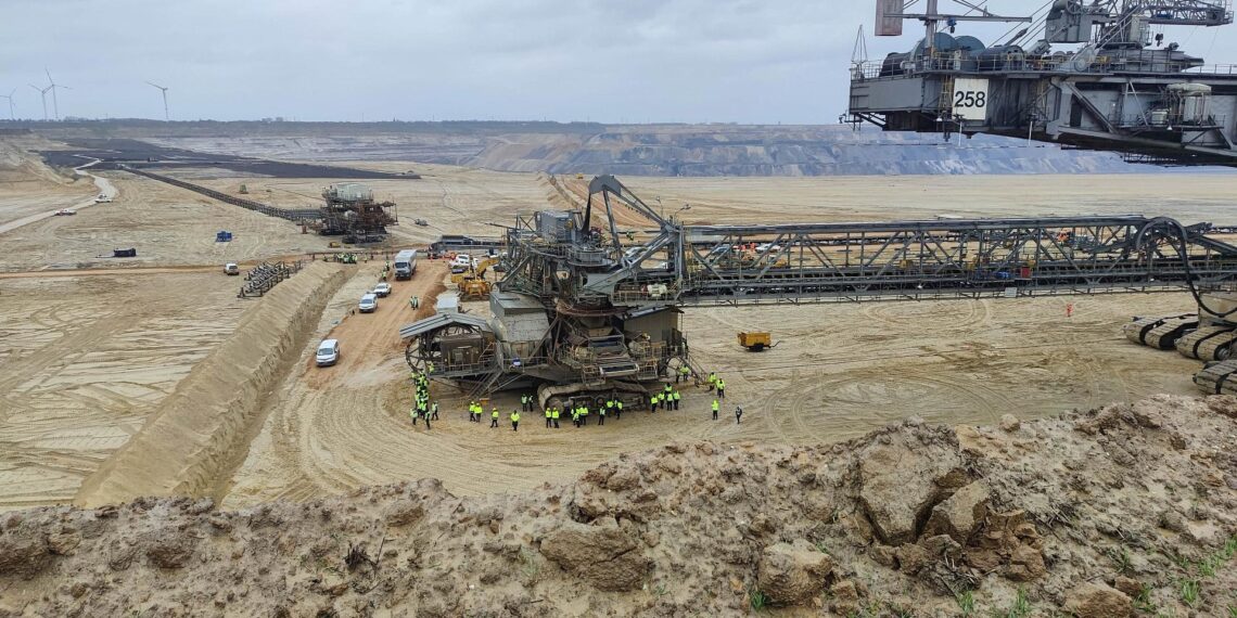 Bagger im Braunkohle-Tagebau Garzweiler (Archiv)