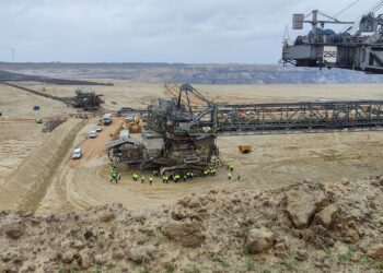 Bagger im Braunkohle-Tagebau Garzweiler (Archiv)