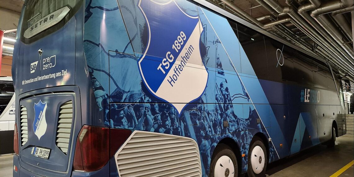 Mannschaftsbus der TSG Hoffenheim (Archiv)