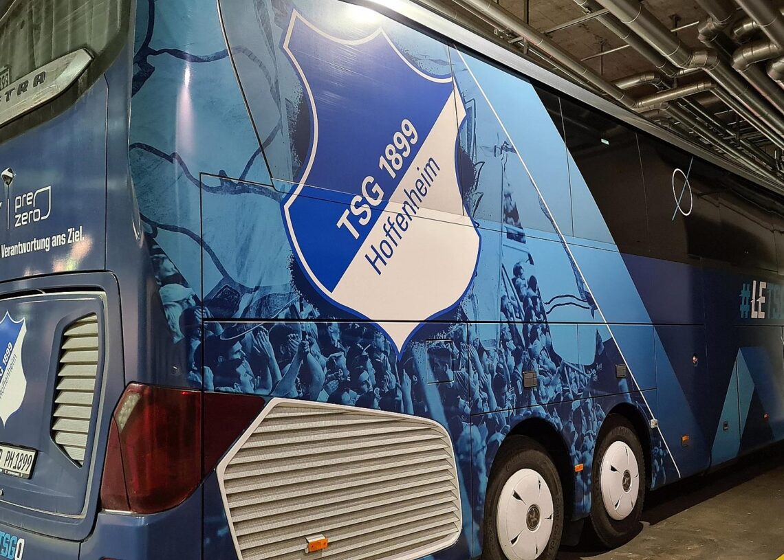 Mannschaftsbus der TSG Hoffenheim (Archiv)
