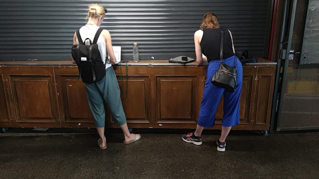 Zwei Frauen mit Laptop (Archiv)