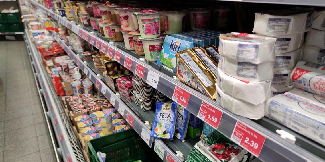 Käse im Supermarkt (Archiv)