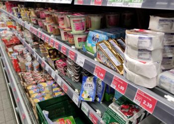 Käse im Supermarkt (Archiv)
